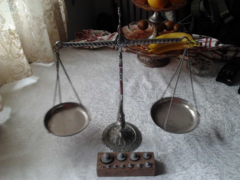 BALANÇA -balança de coluna com estojo de pesos