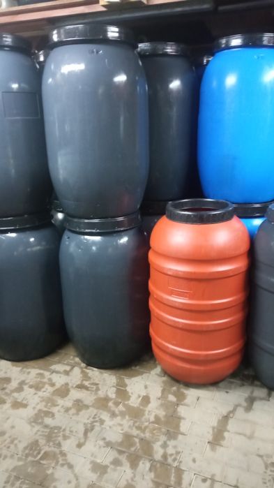 Beczki plastikowe 220 litrów   60 litrów i 30 litrów trów