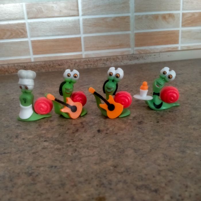 Продам або обміняю фігурки Боб снейл