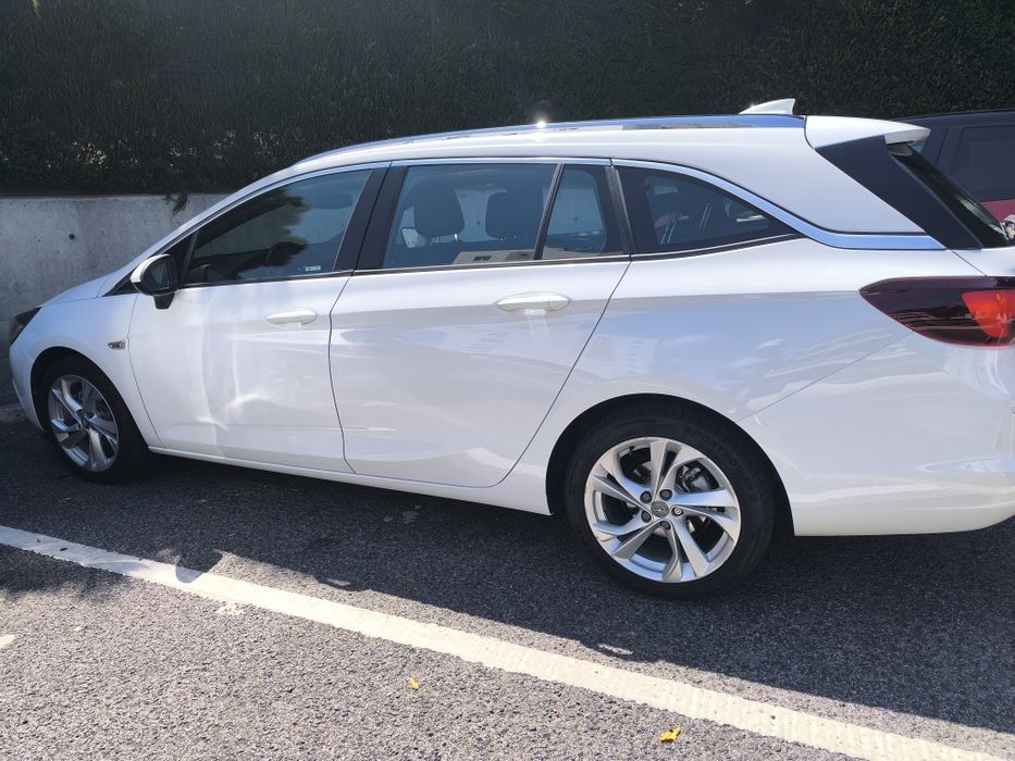 Opel Astra Sports Tourer, White