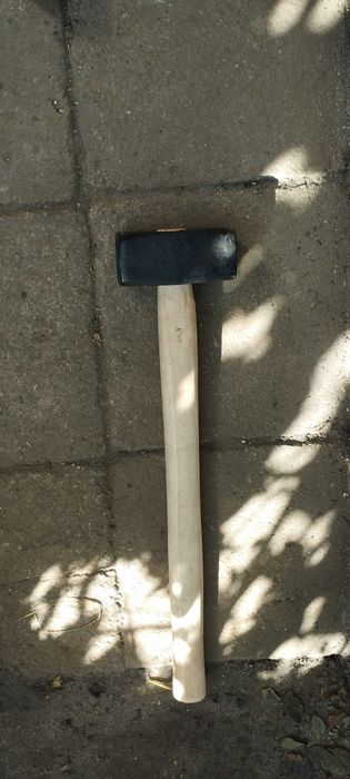 Młot 5kg , nowy trzonek , stary porządny