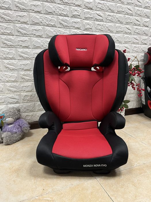 Автокрісло Recaro Monza Nova Evo Seatfix, група 2/3 (15-36кг) рекаро