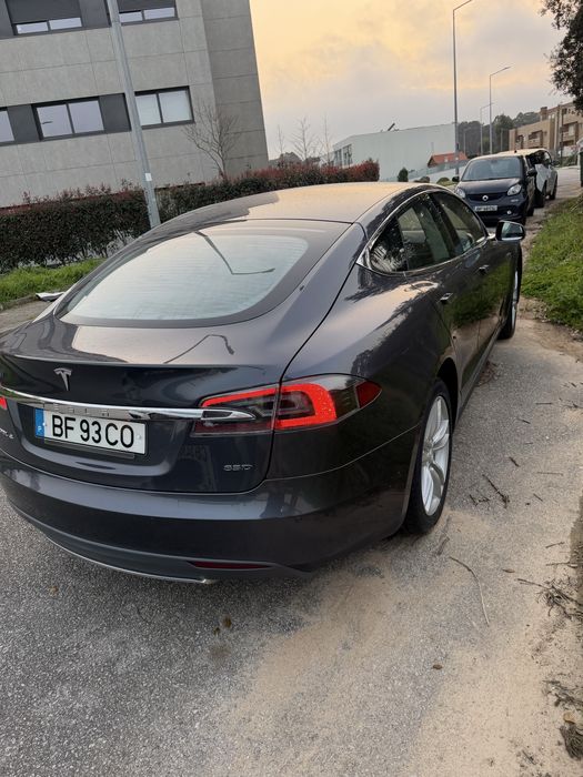 Tesla model s 85