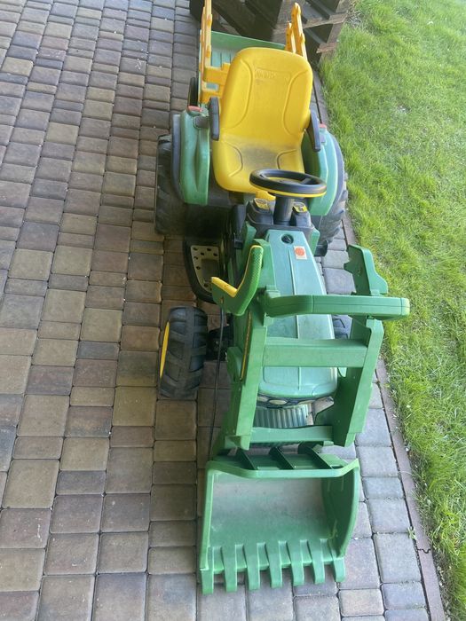 Traktor Per Perego John Deere z ladowaczem i przyczepą 12V