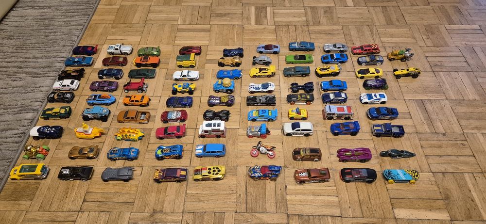 Hot Wheels samochody, autka, resorki, 83 sztuk