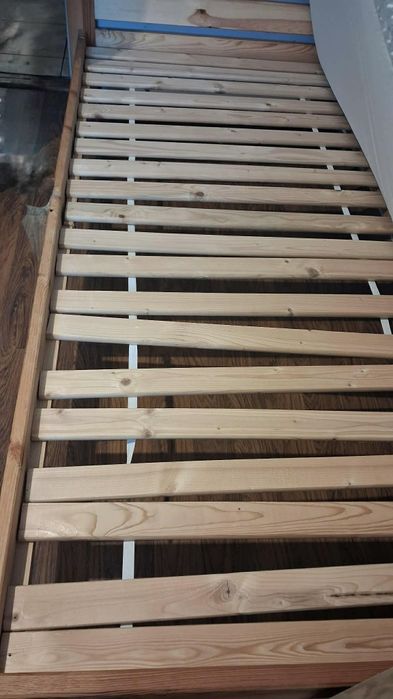 Materac z łóżkiem