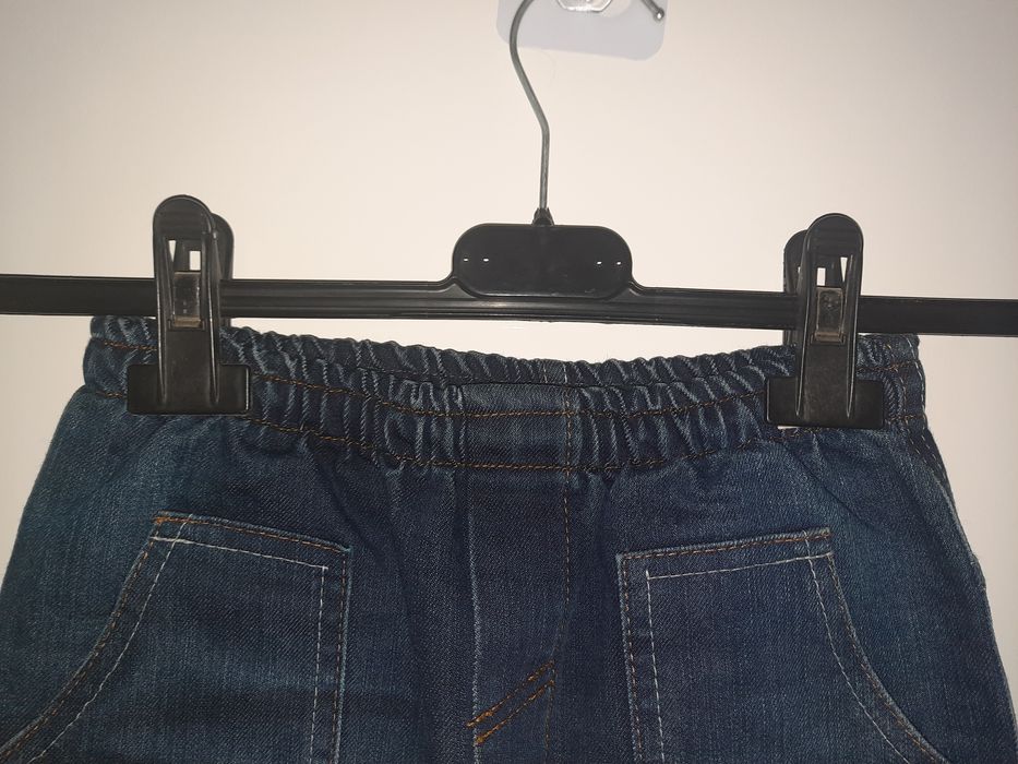 Spodnie jeansowe r.128 na gumce
