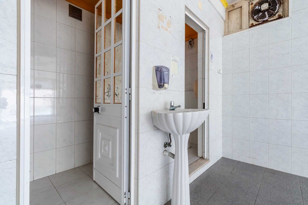 Espaço comercial à venda na Rua do Moinho s/n