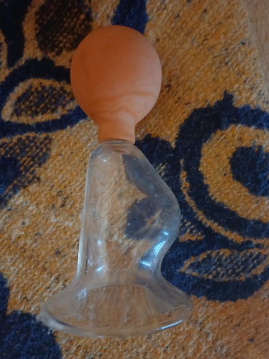 Utensílio de  tirar leite antigo