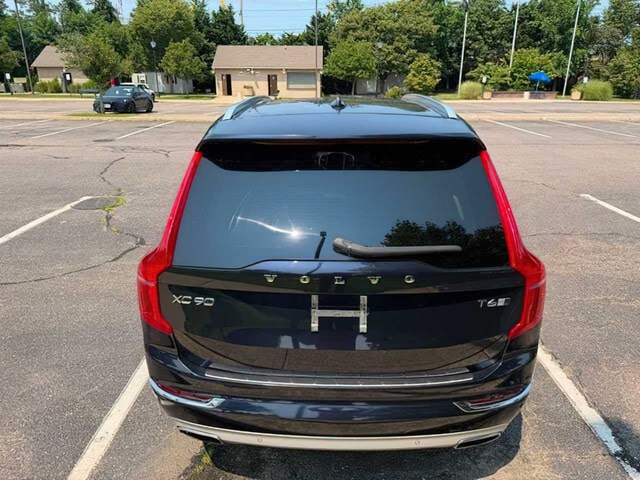 Volvo XC90      2019