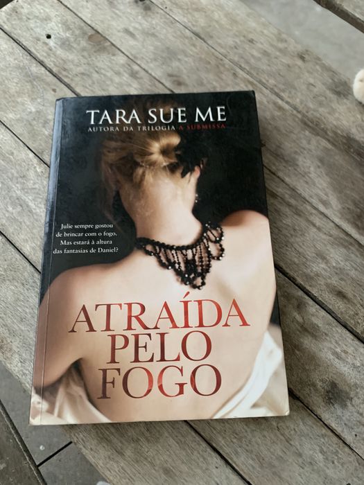 Atraida pelo fogo livro