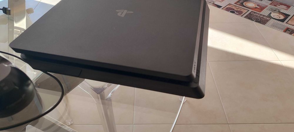 PlayStation 4 slim