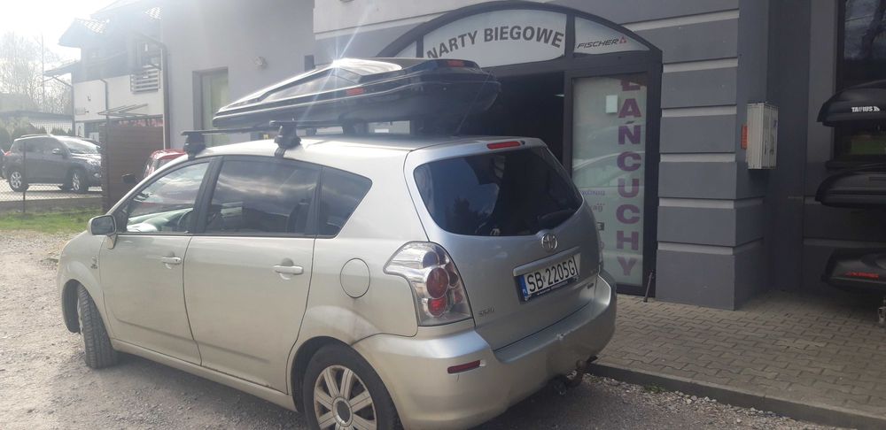 Aerodynamiczny, czarny metalik box MB Altitude 450, narty max 205 cm