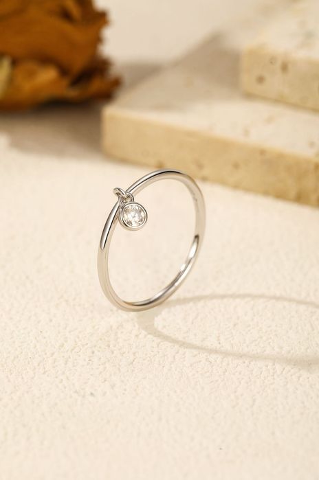 Срібна каблучка з муасанітом 0.10 ct “Claire”
