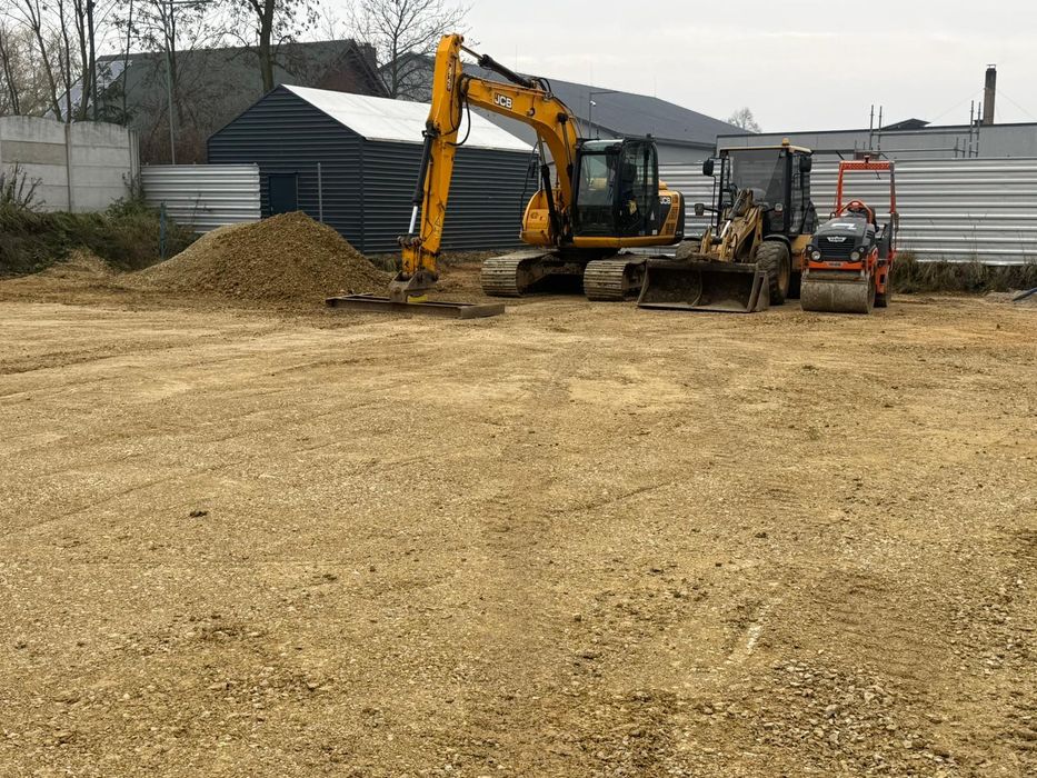 Roboty ziemne brukarskie niwelacje terenów dróg dojazdowych  utwardzan