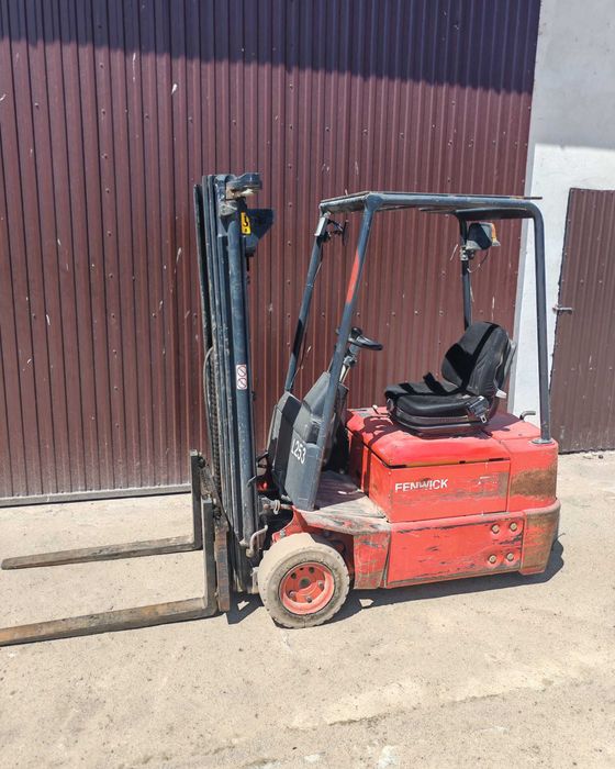 Wózek  widłowy Linde E15
