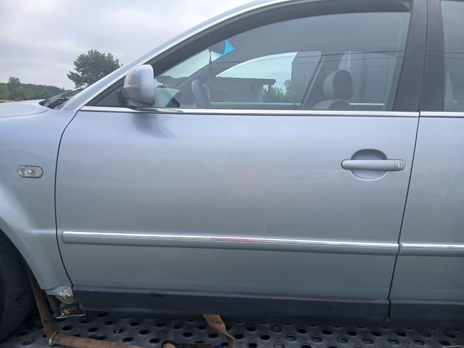 Drzwi lewy przód passat b5 fl kod lakieru LB5S, listwa chrom