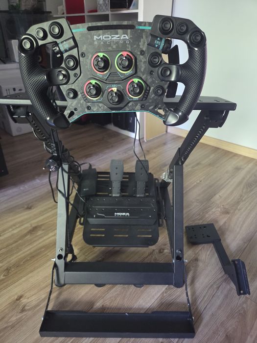 Manipulatory, pedały Moza SRP lite, statyw, stojak Nexl Level Racing