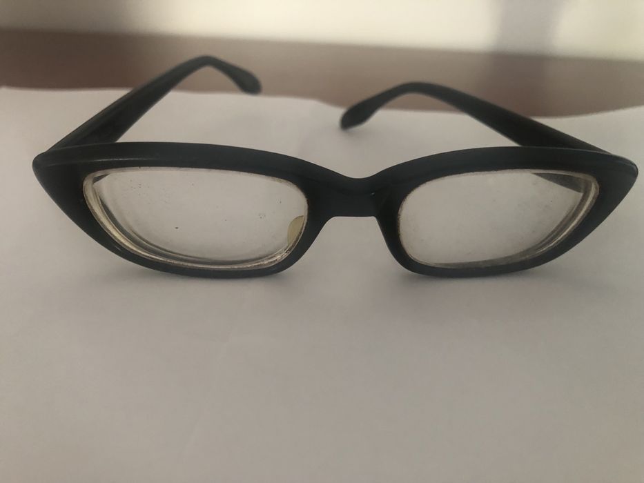 Oculos de senhora anos 60