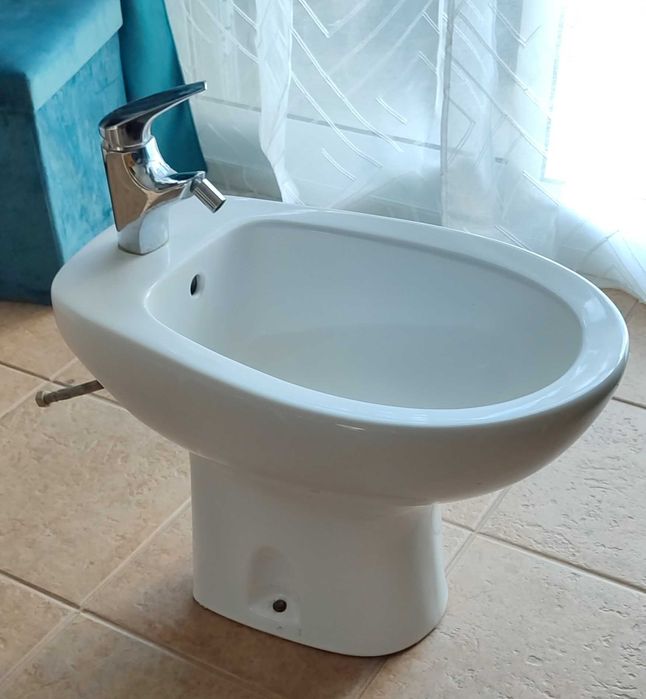 Bidé e torneira wc