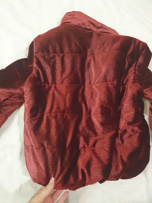 Продам теплу куртку.