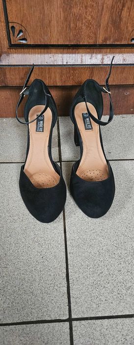 Замшеві босоніжки з закритим носком