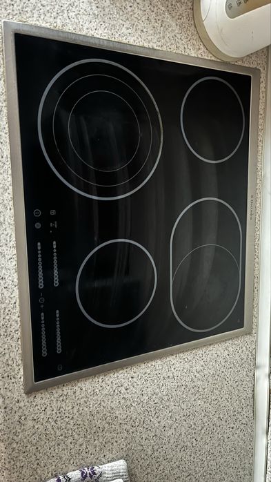 Вбудована варильна поверхня елекрична ELECTROLUX