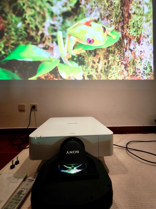 Projetor Profissional Sony VPL-FH60