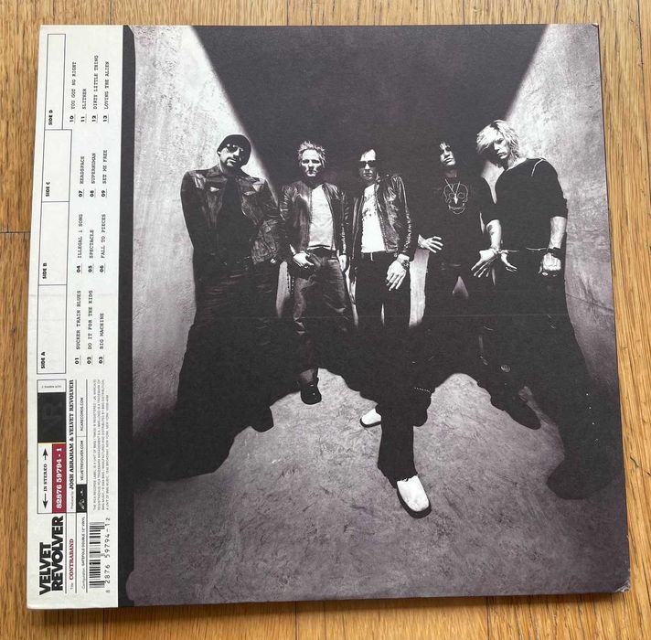 Velvet Revolver - Contraband | 1ª versão US | 2004