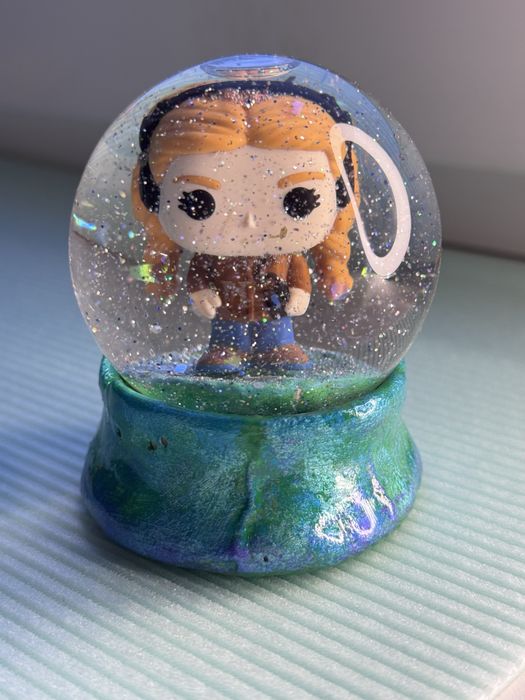 Снігова куля подарунок Stranger Things Дивні Дива Kinder Joy Funko Pop