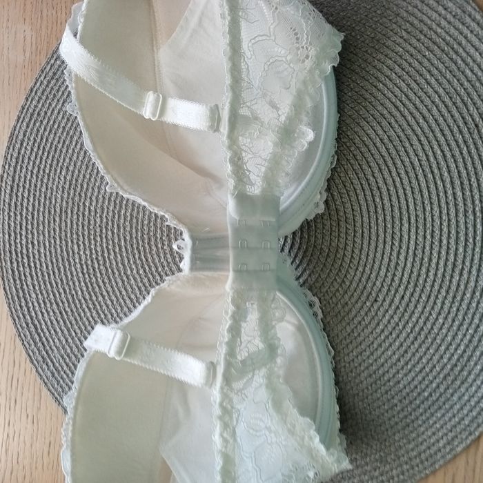 Biustonosz push up, koronkowy, biały, duży Ava  70G