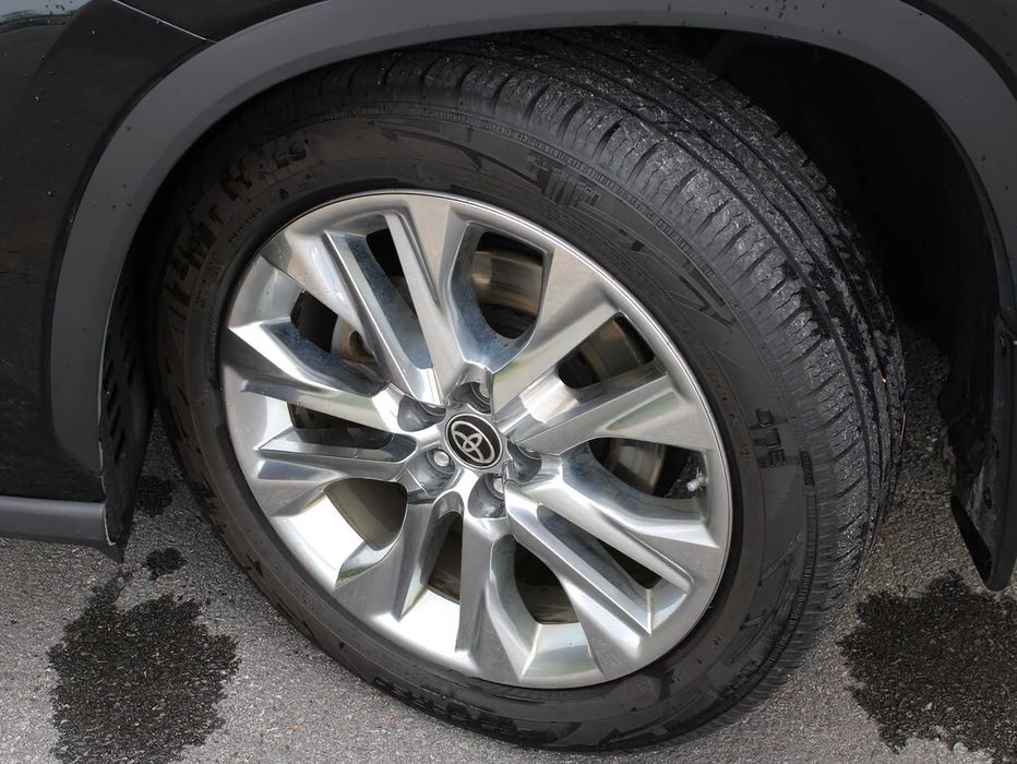 Toyota Highlander Hybrid Limited      2023