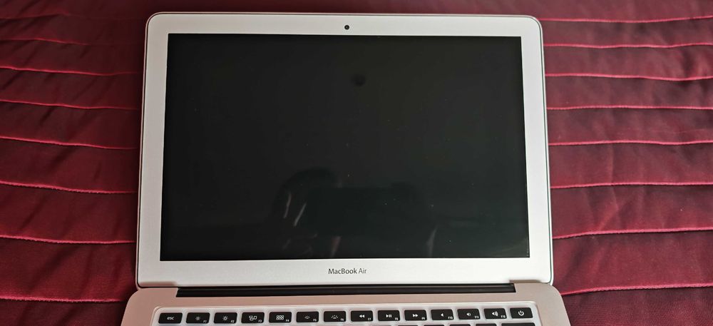 MacBook Air 13” | 128 GB SSD Rápido | Portátil Leve e Fiável