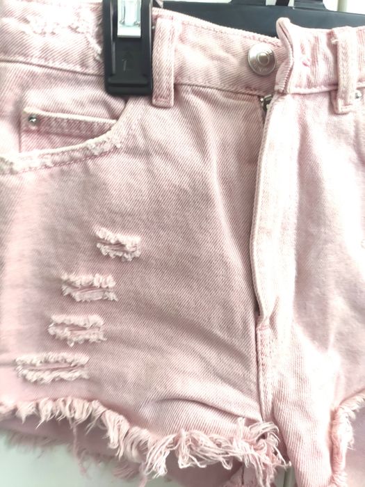 różowe szort/spodenki jeansowe z przetarciami, cropp, rozmiar 34,XS