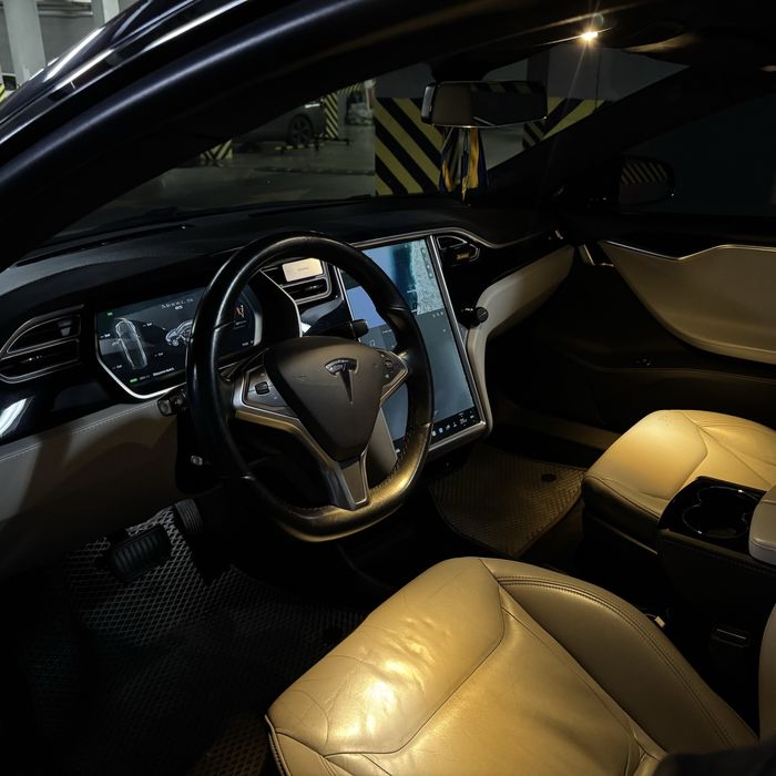 Tesla Model S 85
