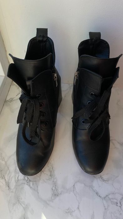 Шкіряні осінні ботінки на каблуку