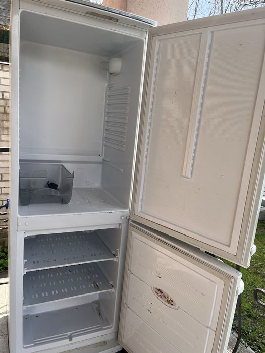 Віддам безкоштовно ходолильник Атлант