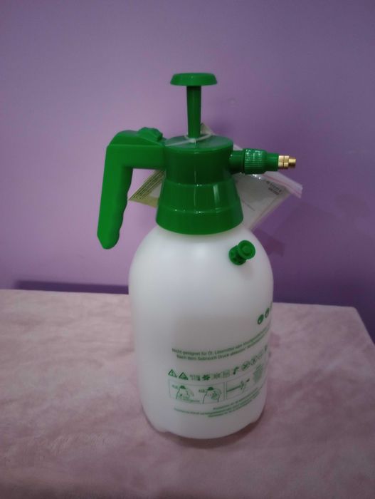 Opryskiwacz ciśnieniowy z pompką 2L