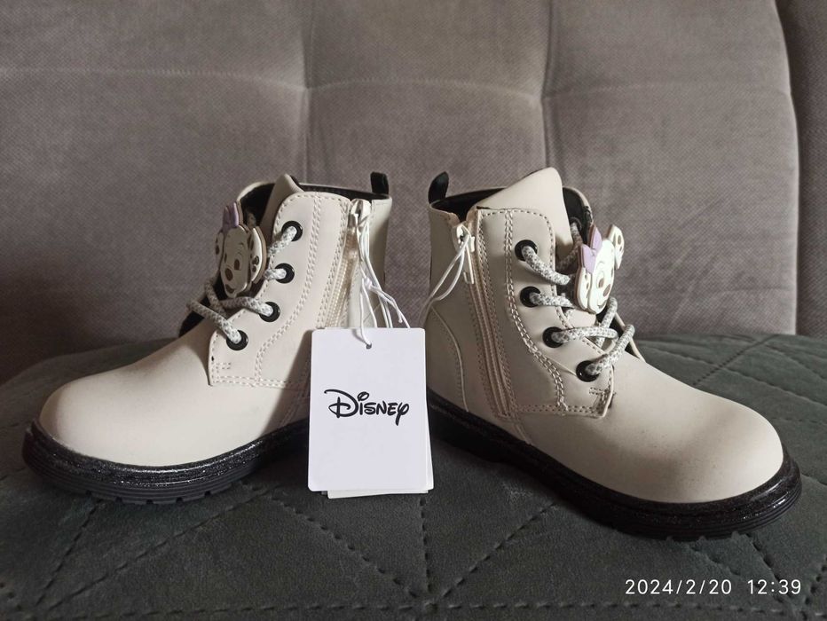 Botki dziewczęce Reserved Disney 101 Dalmatyńczyków 26 (16,5 cm) Nowe