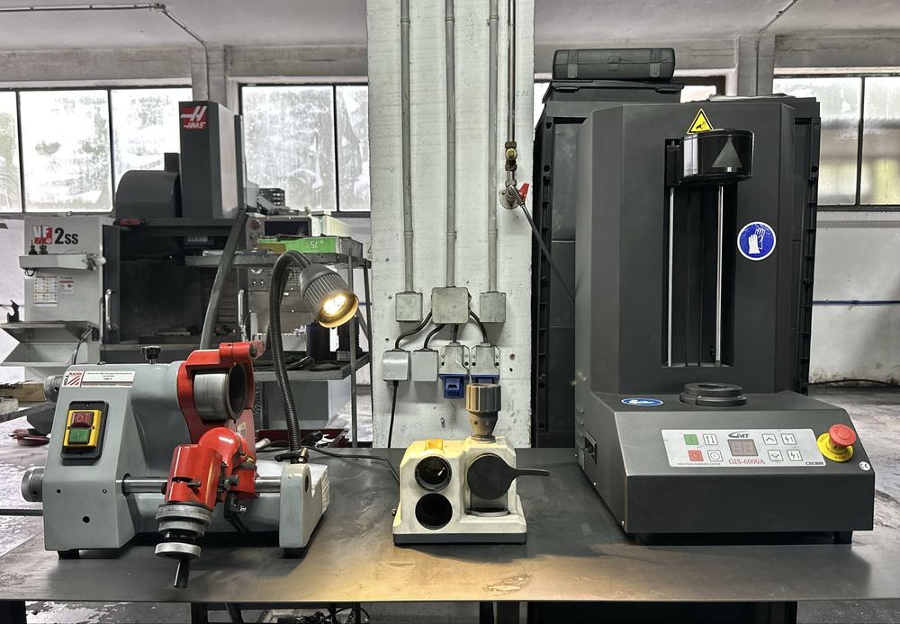 Vende-se 3 Maquinas de Alta Precisão (Cones Térmicos, Freses e Brocas)