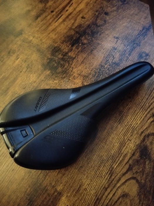 Siodełko GIANT z lampką