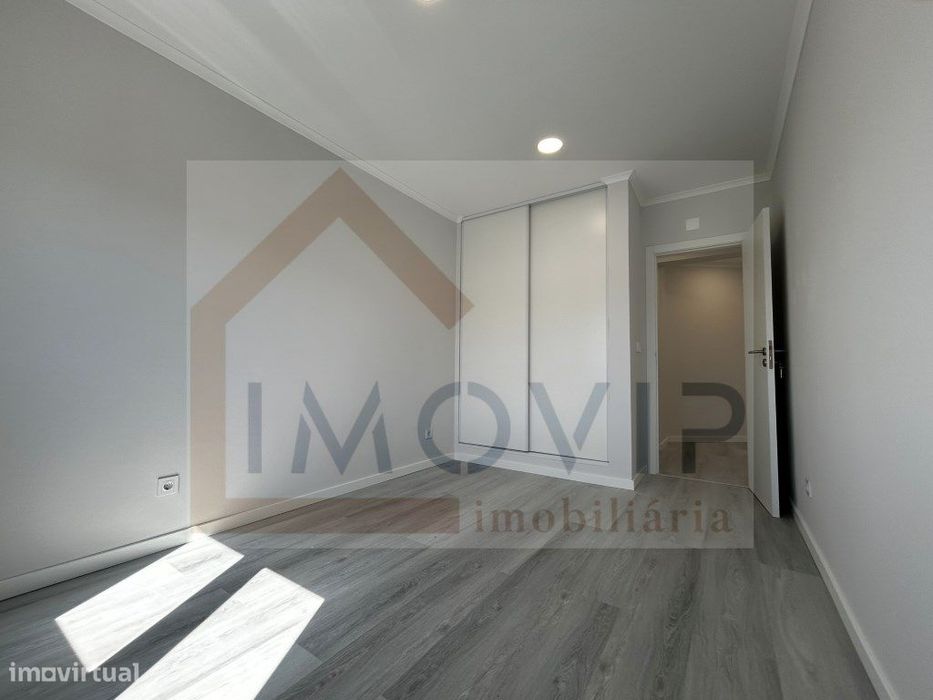 Apartamento T4 Totalmente Remodelado na Amora