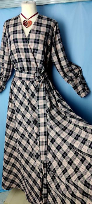 Sukienka  z wiskozy w kratkę roz. 4042/44