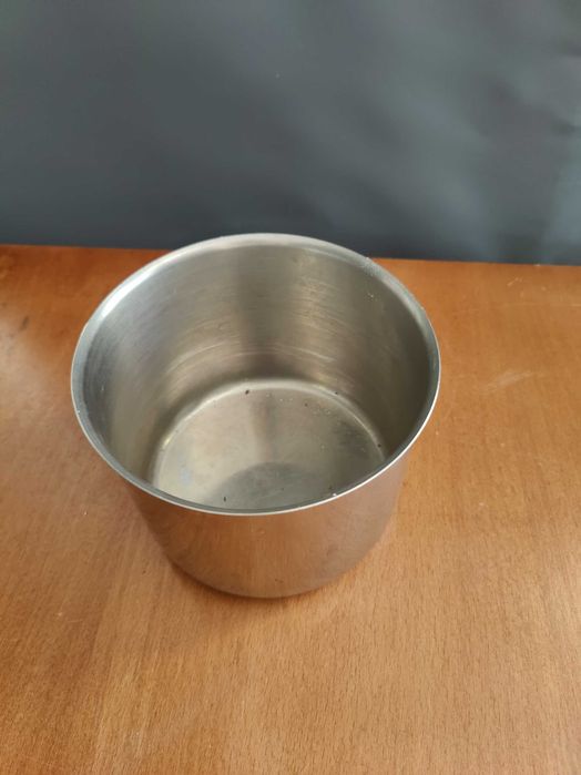 tacho de metal pequeno sem aba