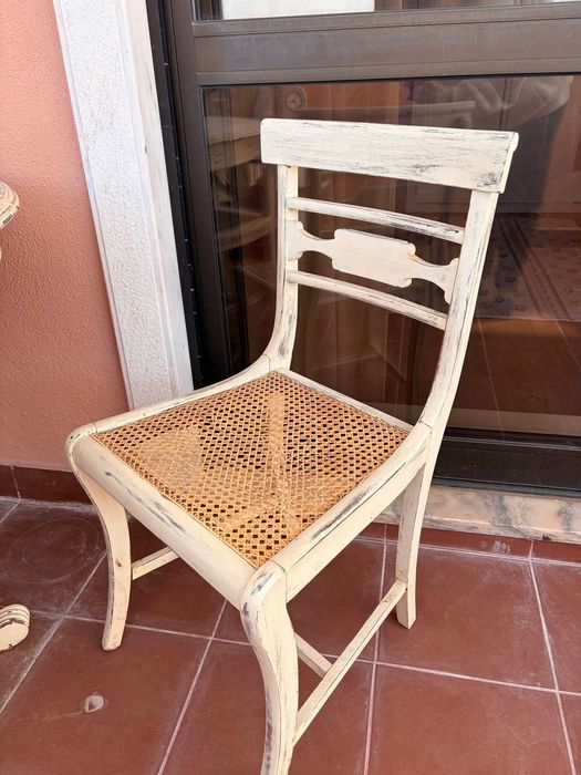 Conjunto mesa extensivél e cadeiras restauradas