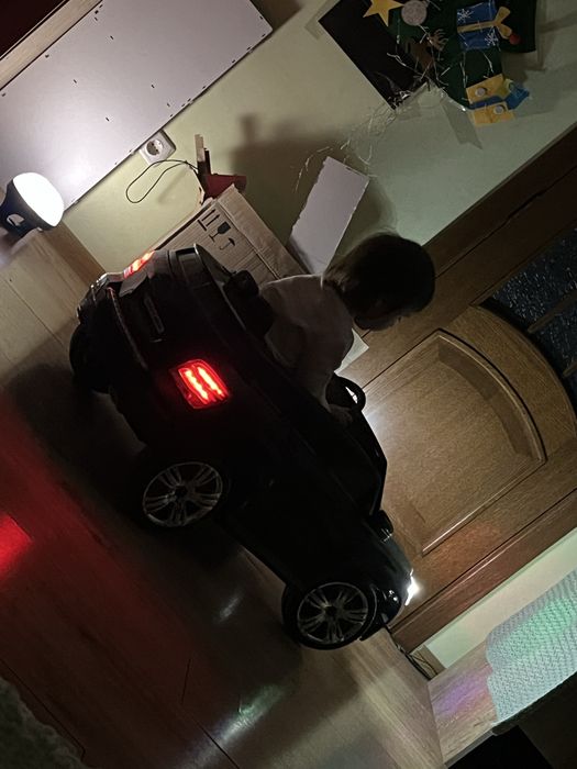 Машинка авто елкктро на акумуляторі з пультом управління