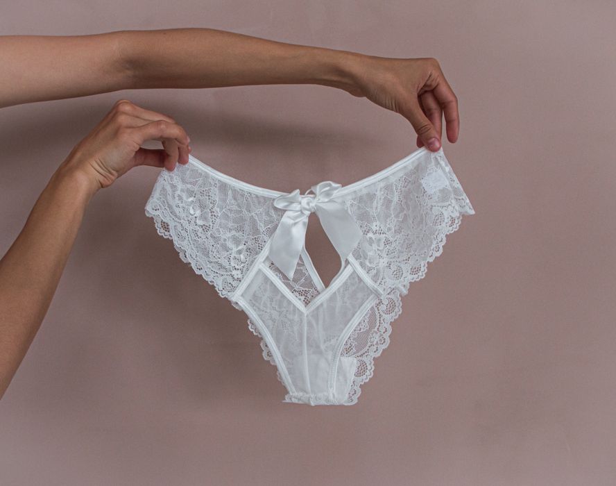 Кружевні трісики 95-105см