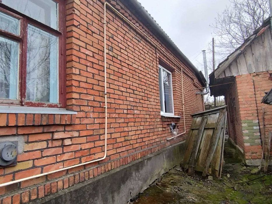 продаж будинку у селі 20 км від міста