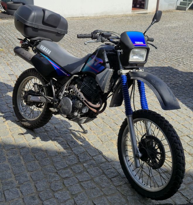 Yamaha XT 350 preta de 1994
