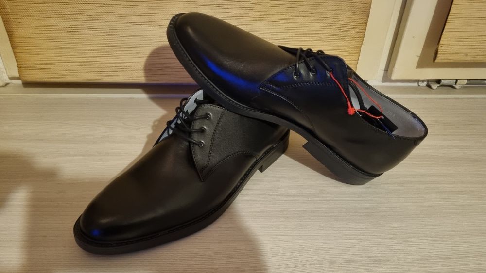 Półbuty Wojas czarne 43 nowe.